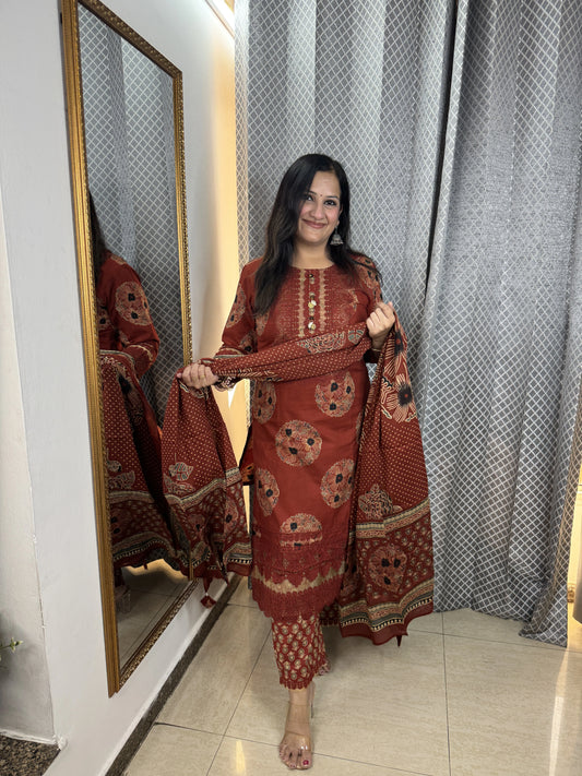 ethnic set for women stylish kurta pant dupatta outfit