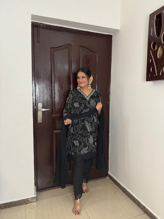 'ZEENAT- Three Pc Set