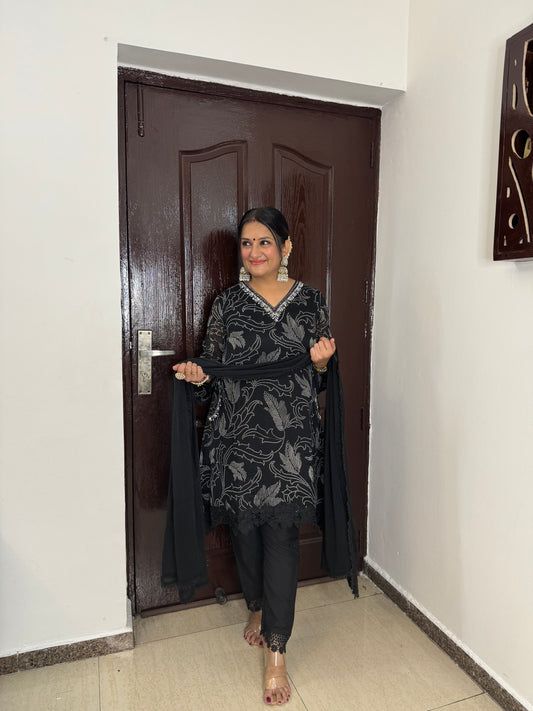 'ZEENAT- Three Pc Set